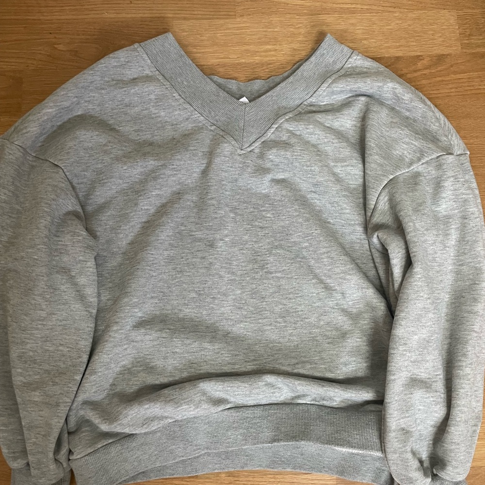 Yosi Samra Gray V-Neck Women's Sweater